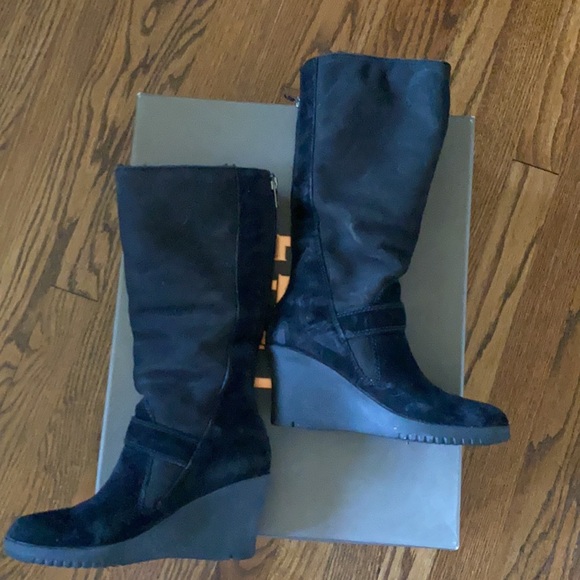 Ugh Selene Black Wedge Boots - Picture 4 of 10